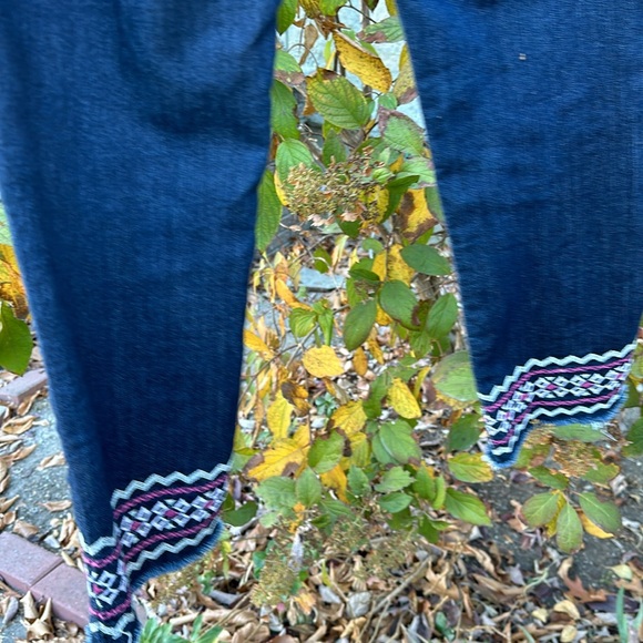 NYDJ size 4 Sheri slim embroidered distressed lift tuck tech jeans - Picture 7 of 7